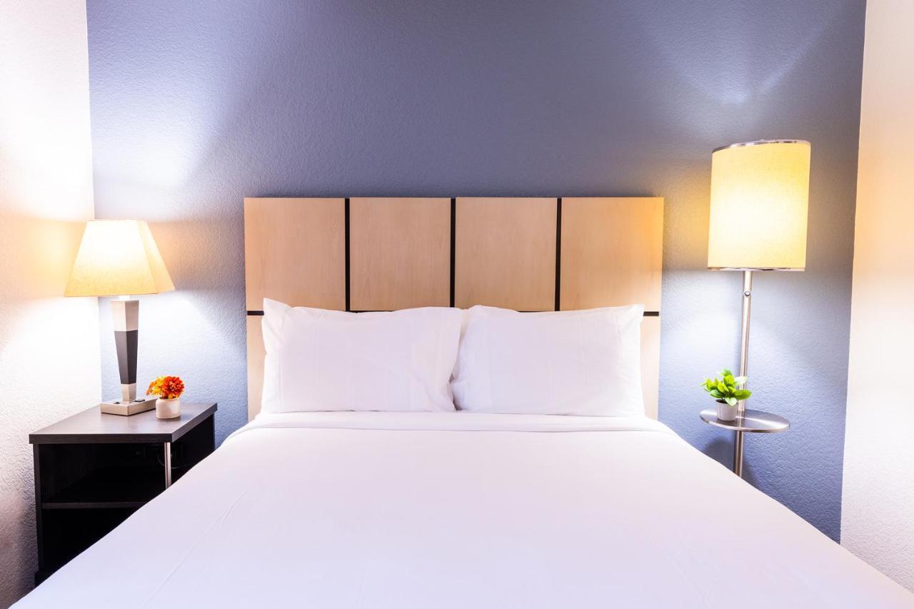 Sonesta Simply Detroit 3*